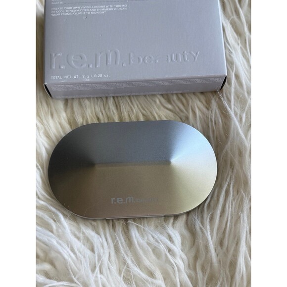 R.E.M Beauty Midnight Shadows Eyeshadow Palette Babydoll - Picture 7 of 10